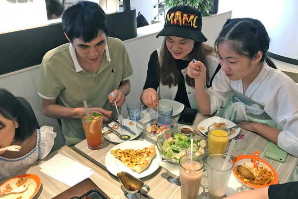歡樂親子聚餐 歡樂親子聚餐