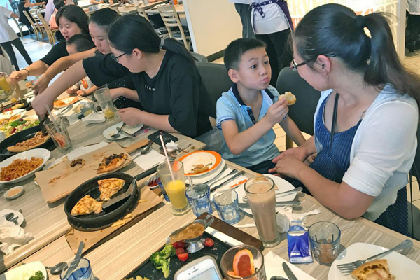 歡樂親子聚餐 歡樂親子聚餐
