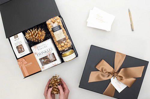 1740107878518495.jpeg How to Pack a Gift for Your Girlfriend.jpeg